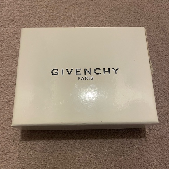 SOLD Givenchy men’s black bifold wallet - Picture 5 of 8